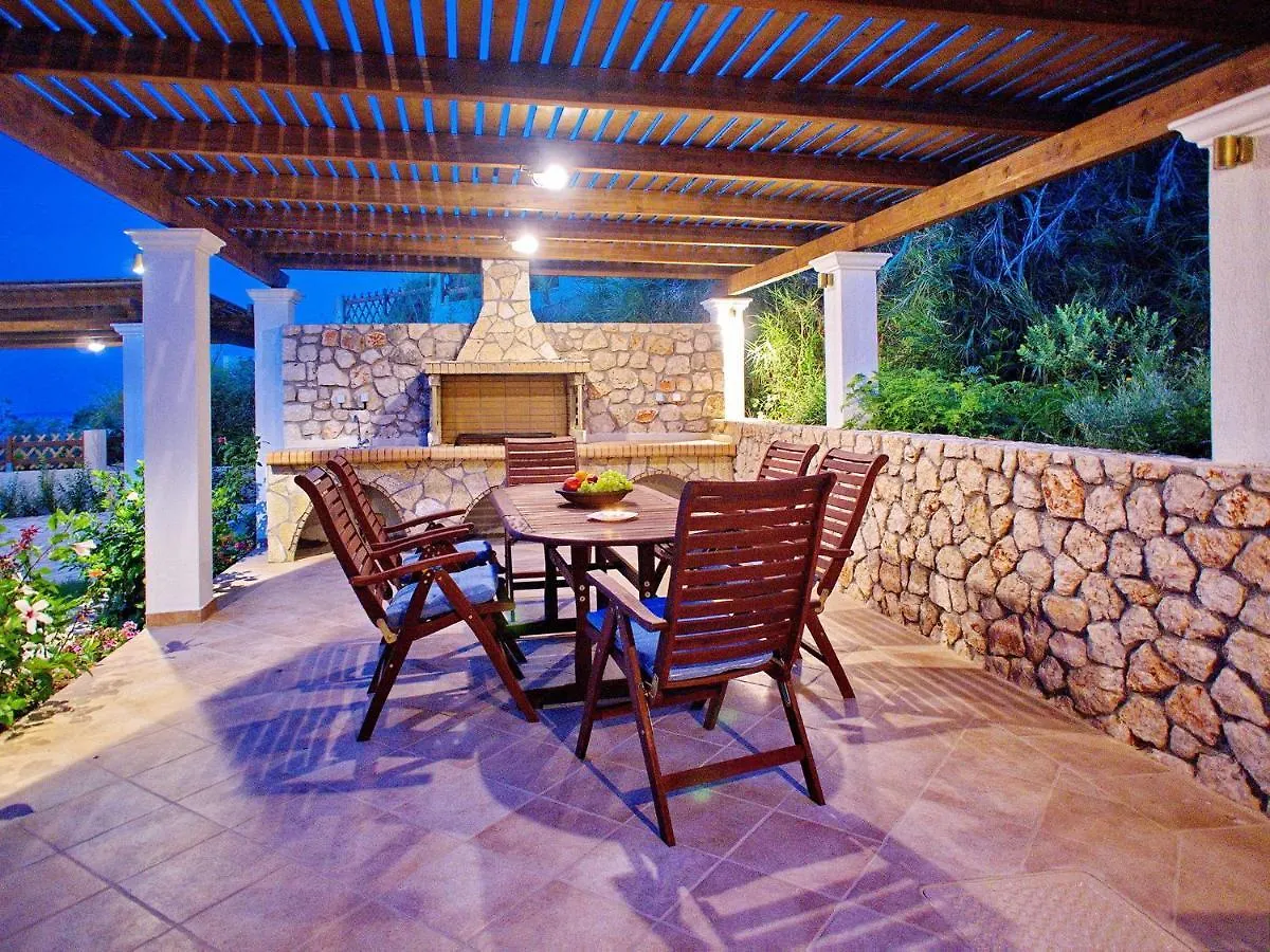 Villa Odysseus Spartià 0*,