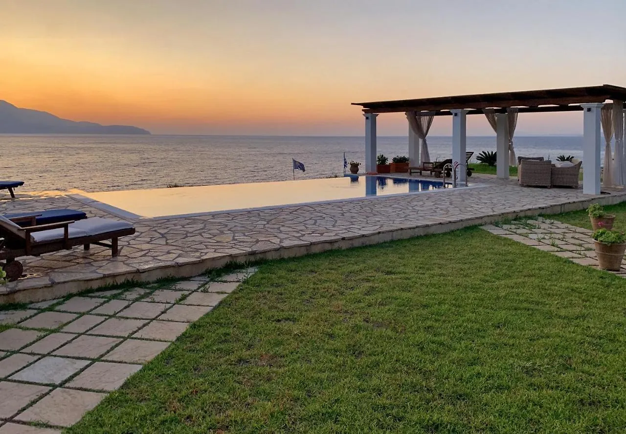 Villa Odysseus Spartià Grécia